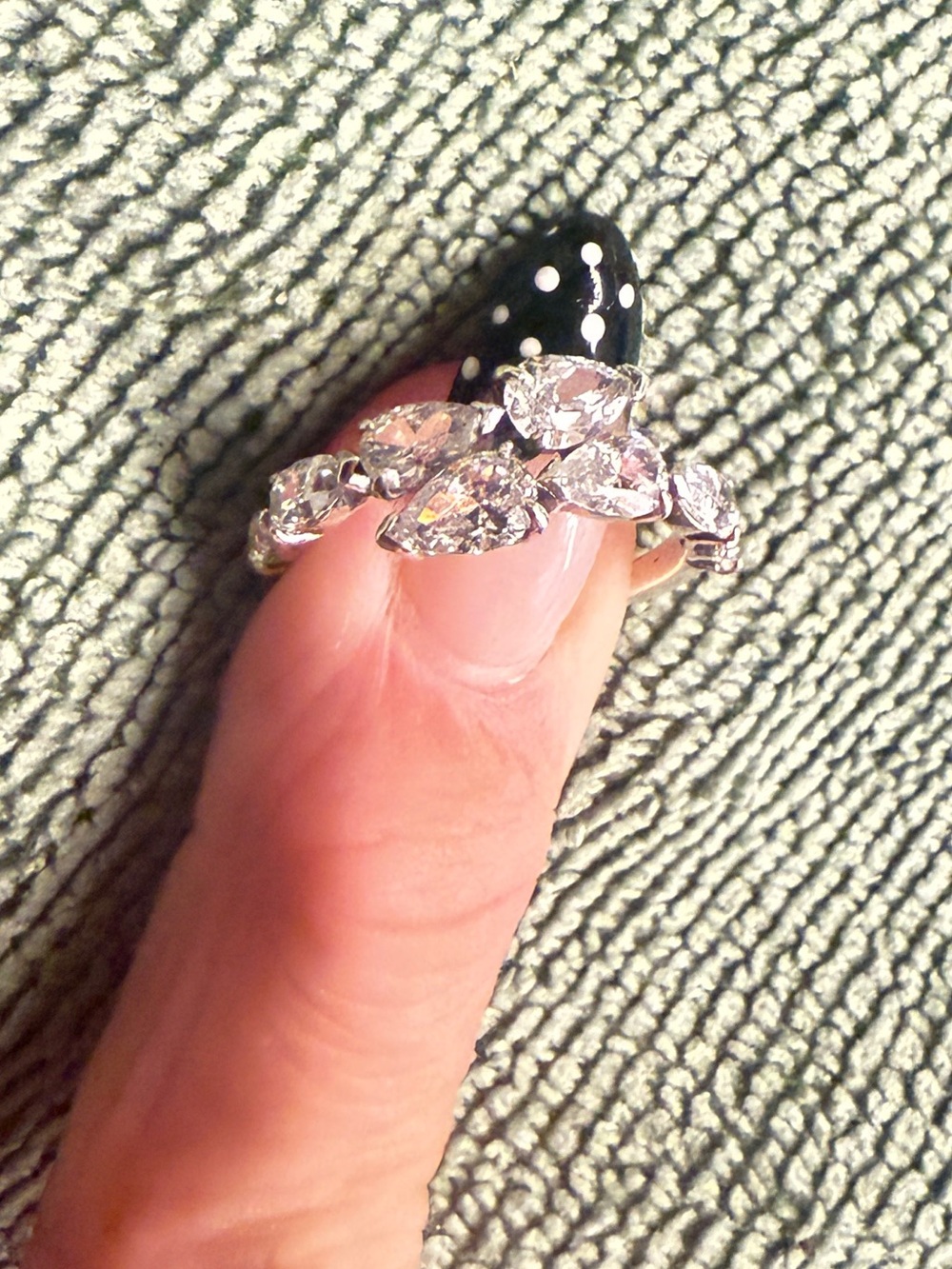 Pandora Sparkling Overlapping Band Ring size 6 52